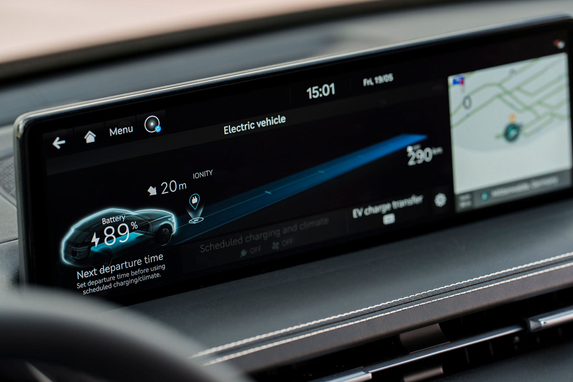 Display of an electric car shows the charging status of the battery