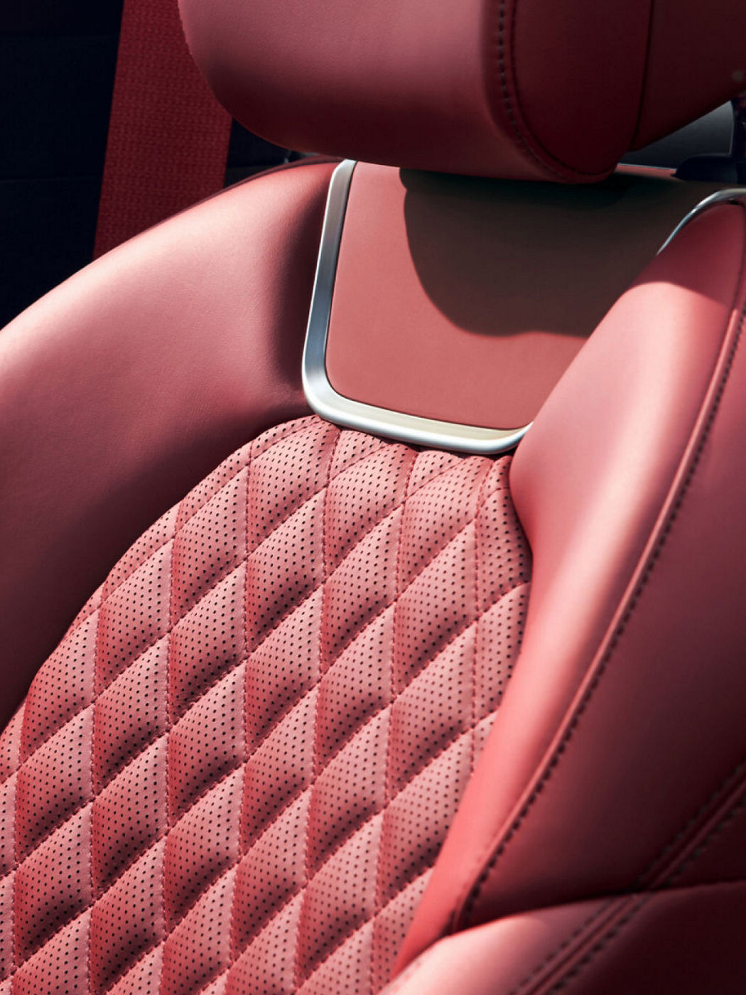 Close-up of the G70 Shooting Brake's quilted leather seat with fine stitching, highlighting its luxurious craftsmanship.