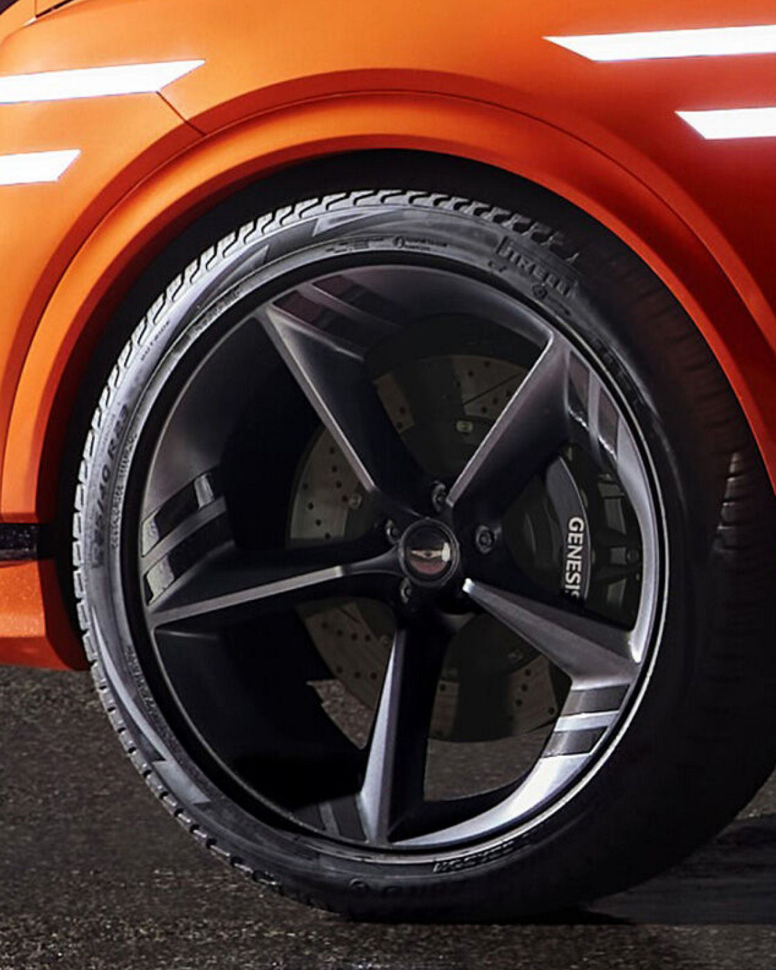 Close-up of the wheel and brake of the Genesis GV80 Coupe in orange