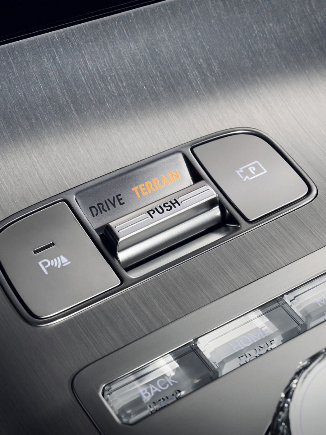 Vista del controlador integrado entre los asientos del conductor y del acompañante.