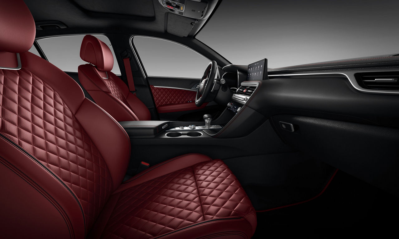 Front seats in Genesis G70 Sport in nappa red