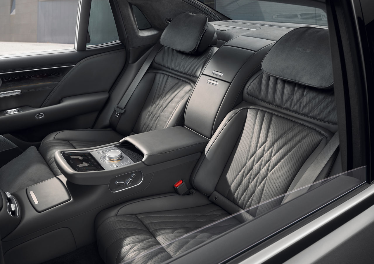 Rear seats in the Genesis G90 in the colour Nappa Black