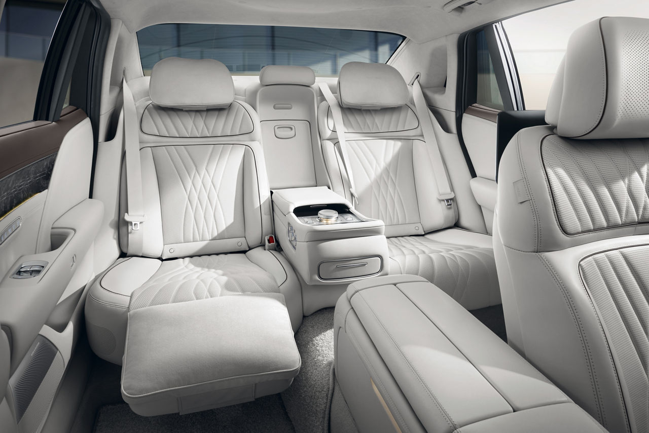 Genesis G90 rear seats in the colour Nappa White