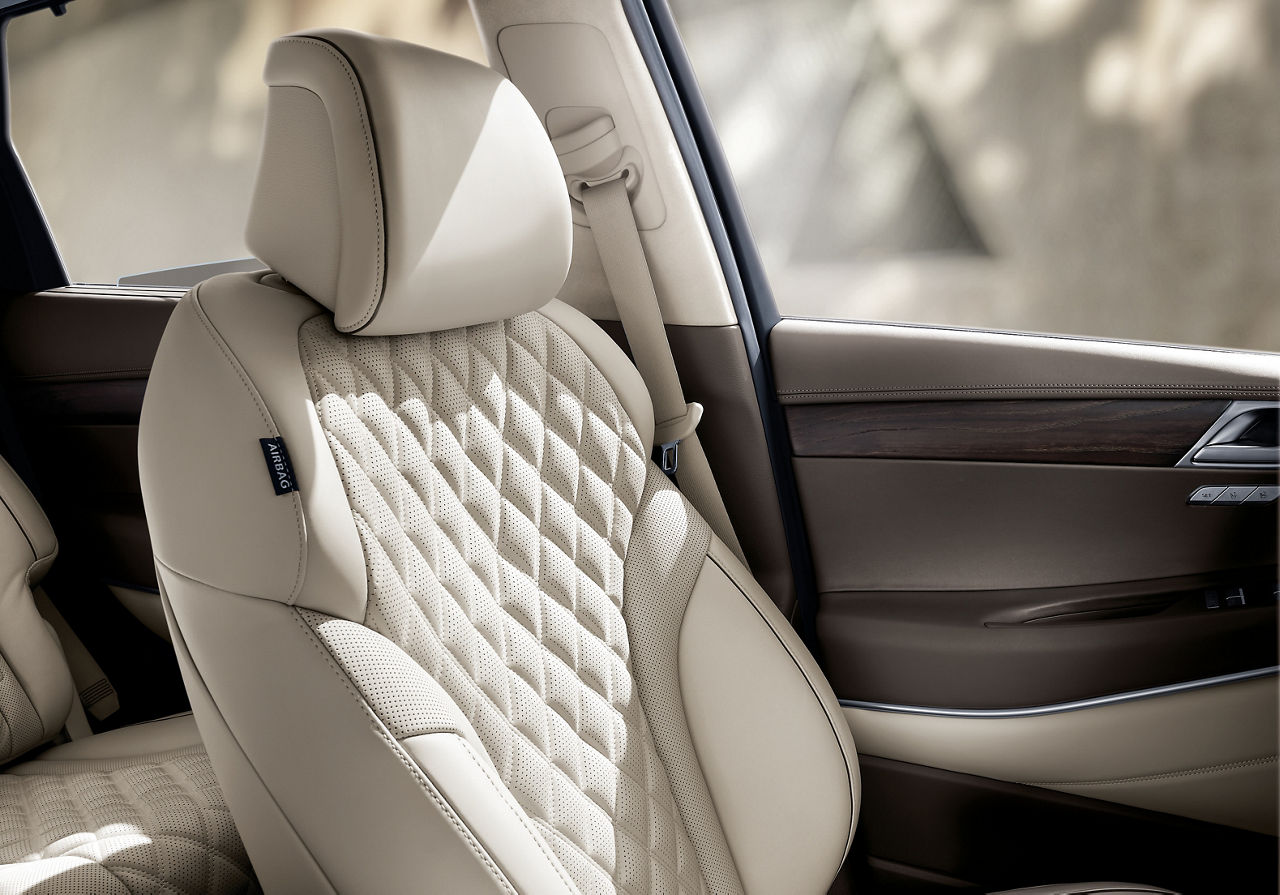 Genesis GV80 detail front seat nappa beige-brown interior