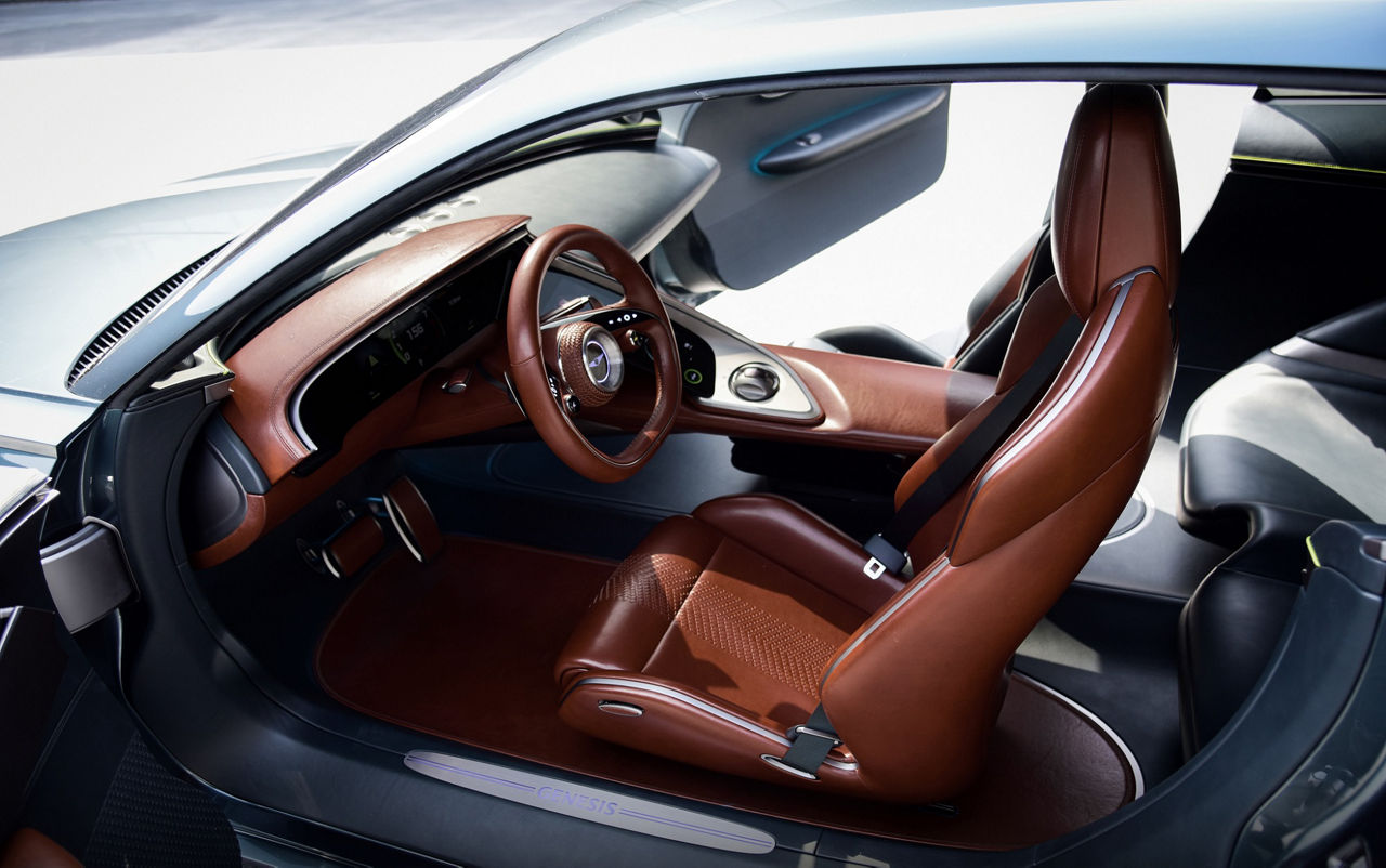 Driver's seat and steering wheel in brown black in the Genesis X Concept