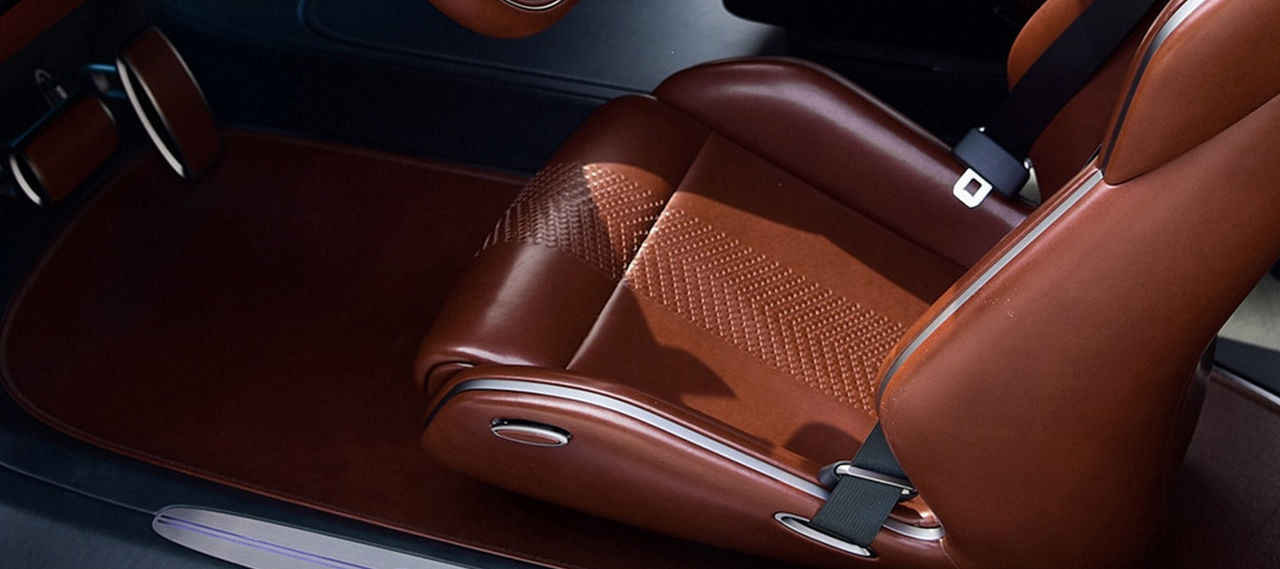 Fahrersitz in braunem Leder im Genesis X Concept - draufsicht