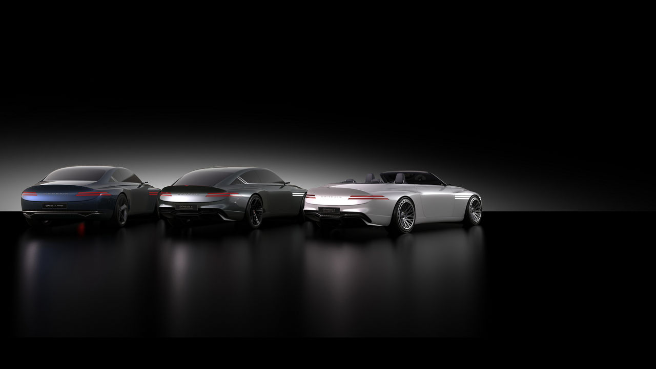 Trois modèles Genesis X côte à côte dans un environnement sombre