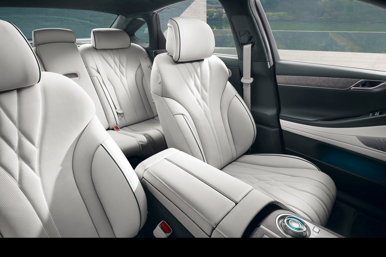 Genesis G80 driver's seat in nappa white