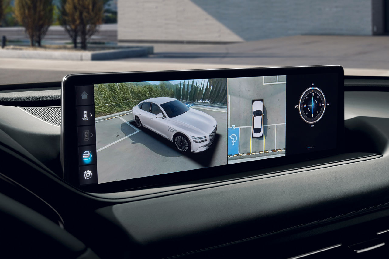 Display in the Genesis G80 shows the all-round camera