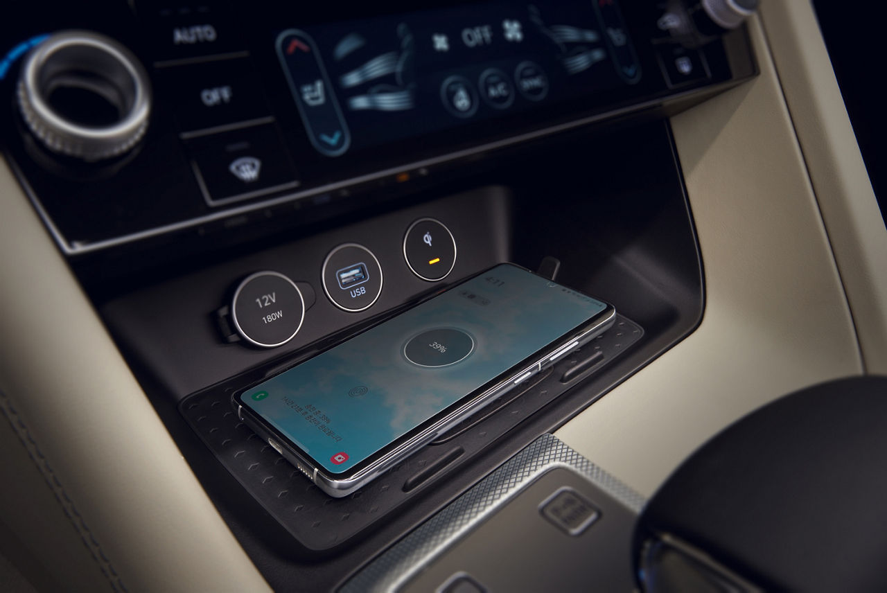 Mobile phone charging area in the Genesis G70