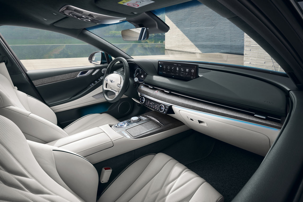 Front compartment of the Genesis G80 with black and white interior