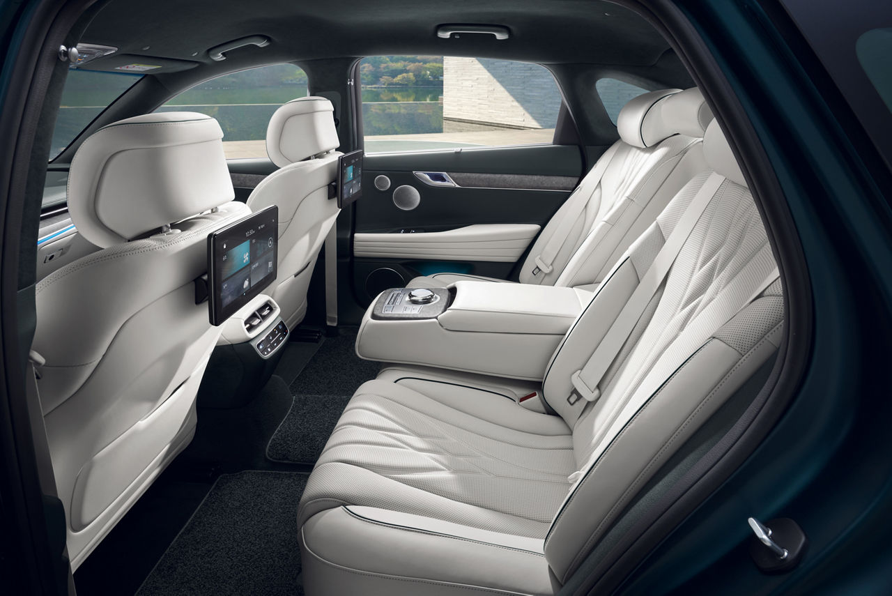 Genesis G80 rear seats in nappa white