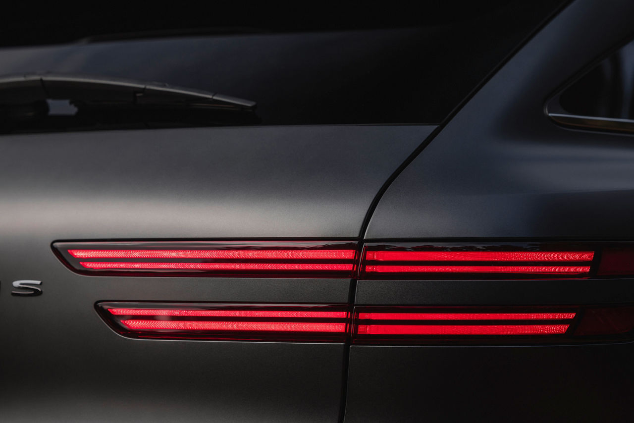 Red brake lights on the Genesis GV70