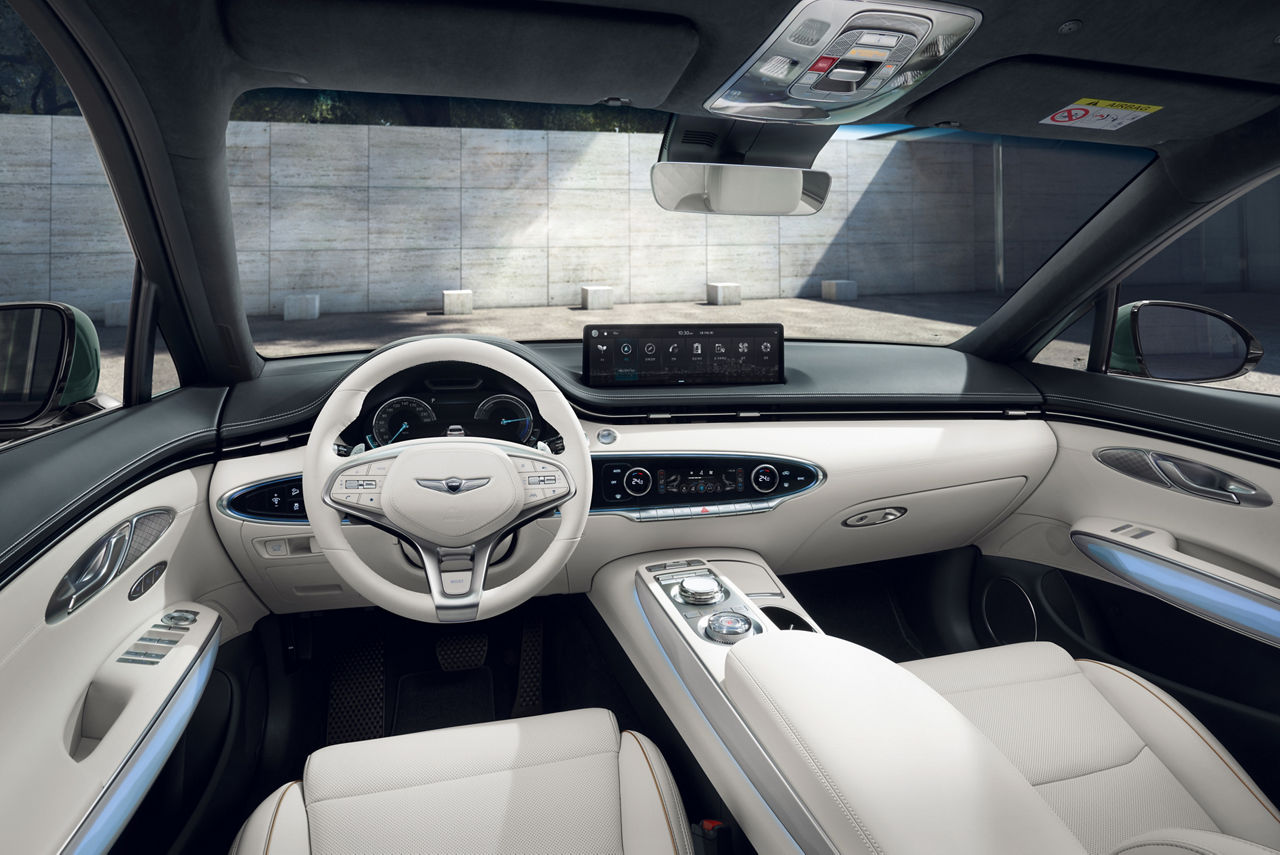 Intérieur avant du Genesis GV70 avec aménagement blanc