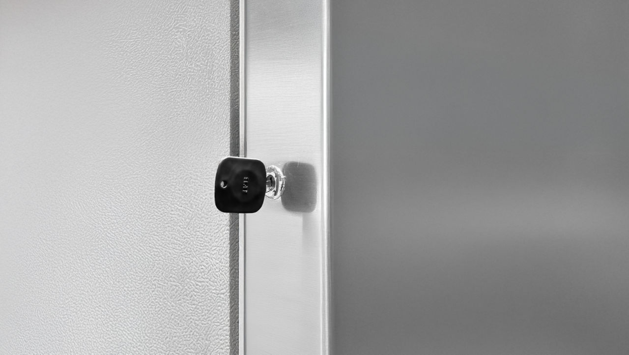 https://s7ap1.scene7.com/is/image/ifb/final-revised-dc-high-quality-lock-and-key