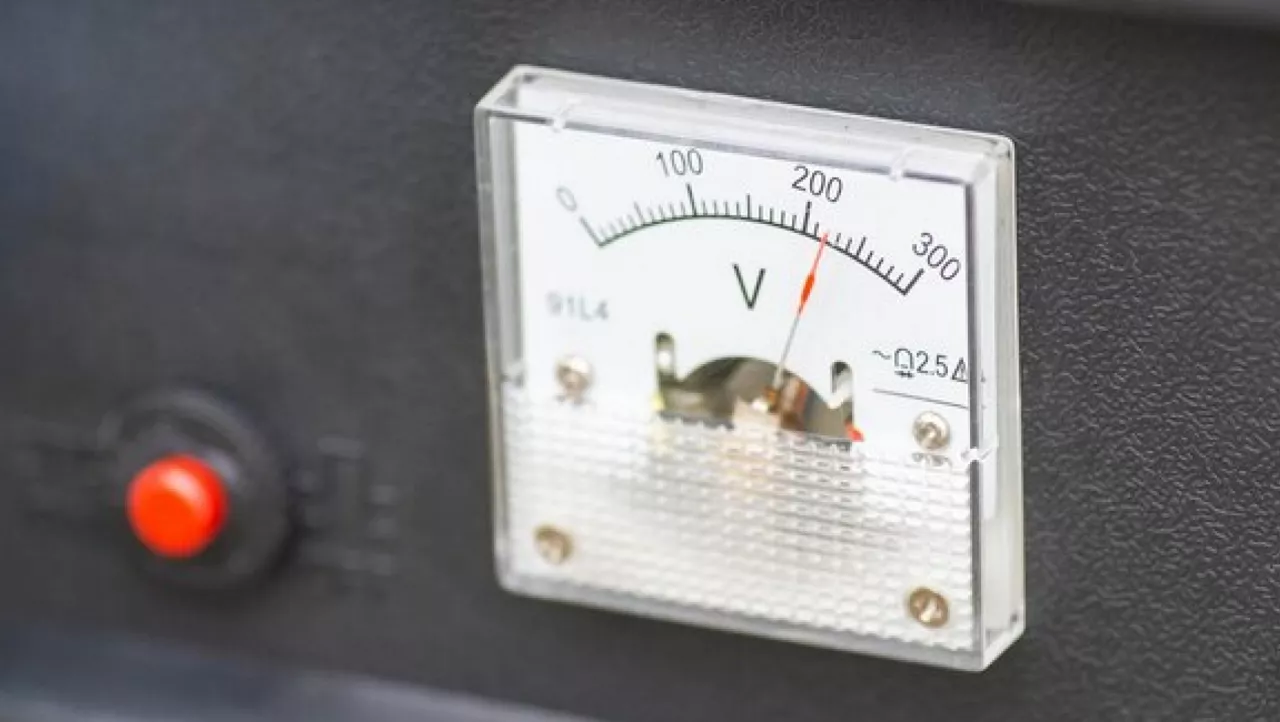 https://s7ap1.scene7.com/is/image/ifb/voltage-stabilizer-large