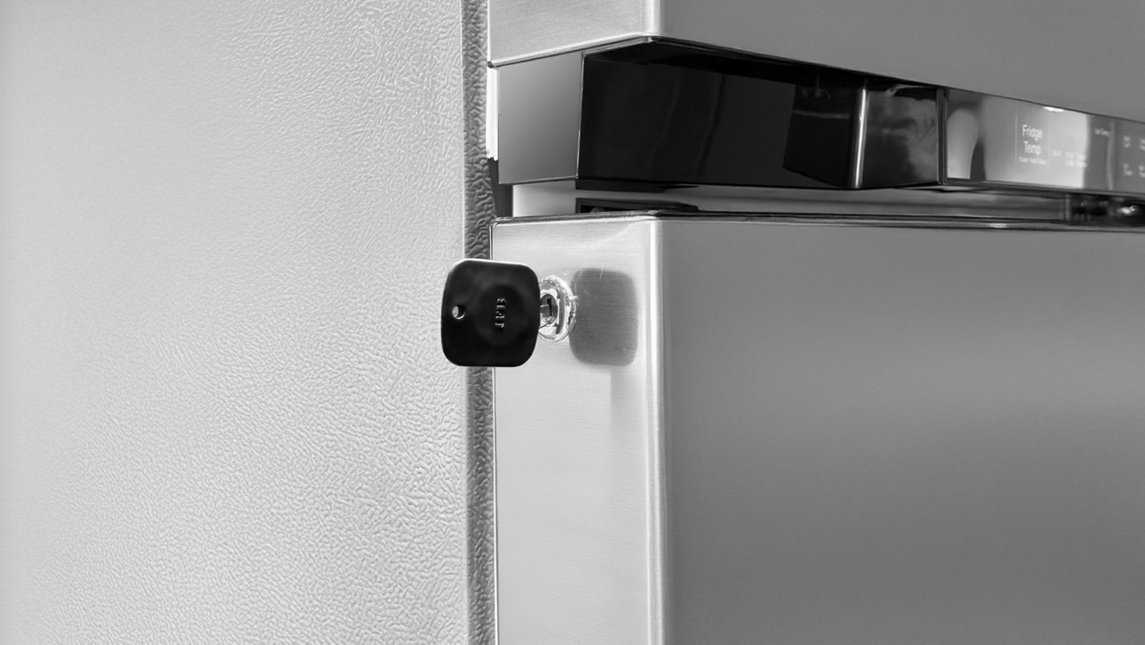 https://s7ap1.scene7.com/is/image/ifbstage/high-quality-lock-and-key