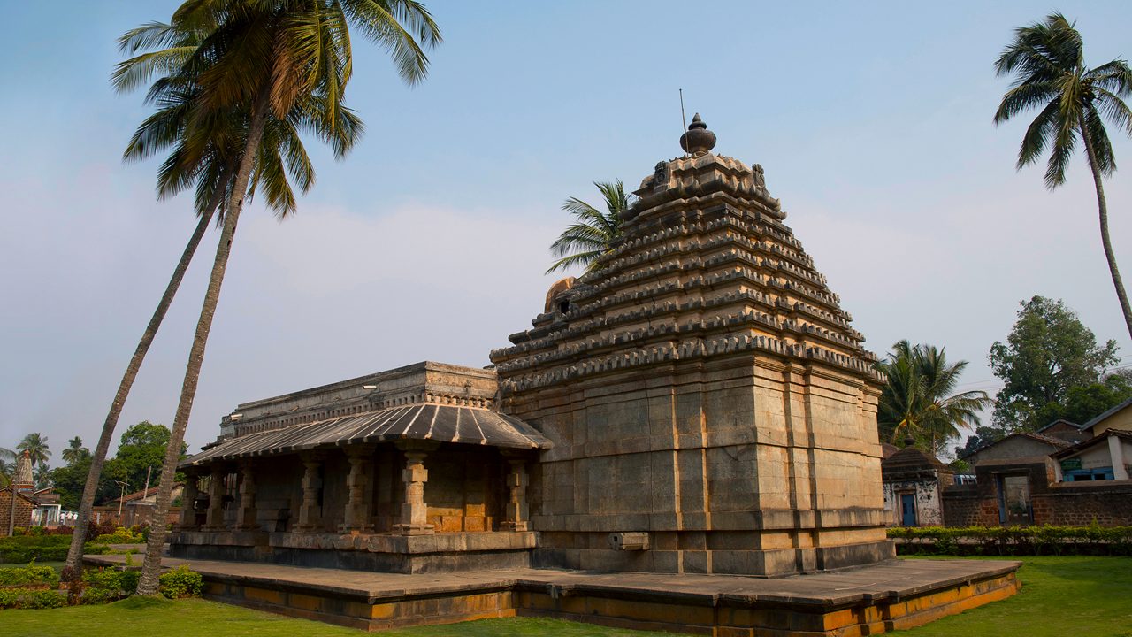 There are two garbhagruhas facing each other. In the right one is the four feet idol of Lord Shri Vishnu in a sitting posture. The idols of Suryanarayana and Mahalaxmi are just behind the main idol.