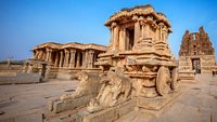 Badavilinga Temple is a wonderful temple in Hampi dedicated to Lord Shiva. The Hindu deity Shiva is worshipped in the form of a Linga in this temple.