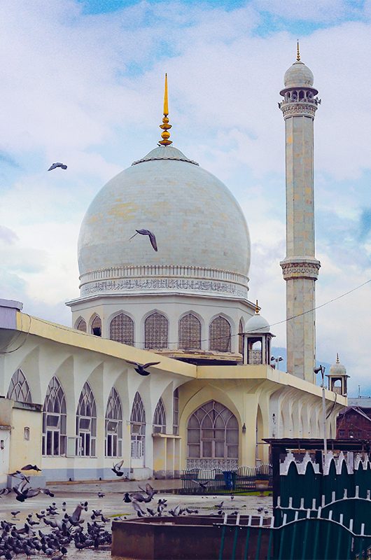 Hazratbal Mosque 2; Shutterstock ID 569680852; purchase_order: -; job: -; client: -; other: -