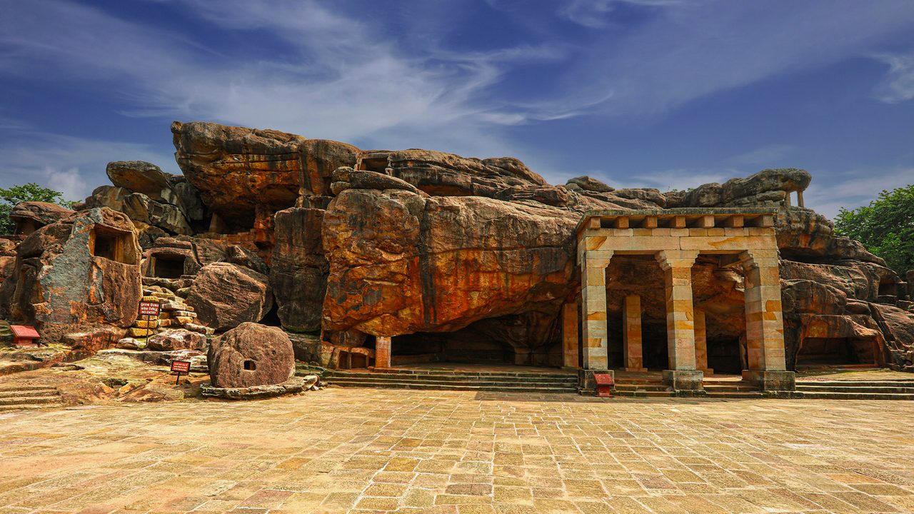 khandagiri-and-udayagiri-caves-hero-1