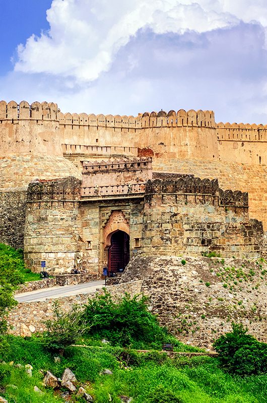 Old wall in Kumbhalgarh, India; Shutterstock ID 186023918; purchase_order: -; job: -; client: -; other: -