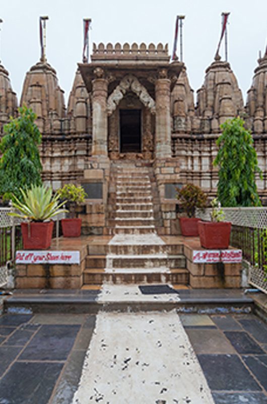 1-satbees-devri-temple-jain-temple-chittorgarh-rajasthan-attr-nearby