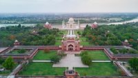 Taj Mahal, one of the 7 wonders in the world. Monument of the queen's grave.; Shutterstock ID 637373509; purchase_order: -; job: -; client: -; other: -