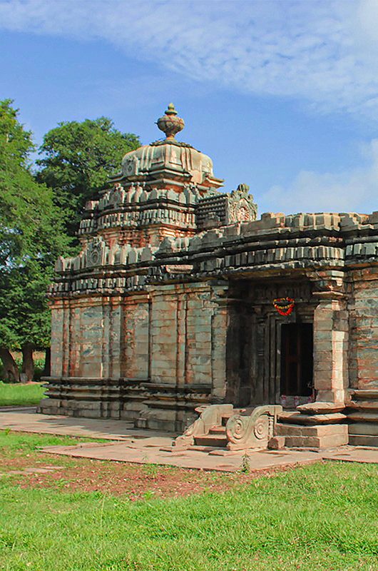 1-tamboor-basavanna-temple-kalaghatagi-dharwad-karnataka-attr-nearby