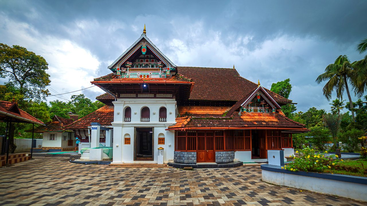 1-thazhathangadhy-juma-masjid-kumarakom-kerala-attr-hero