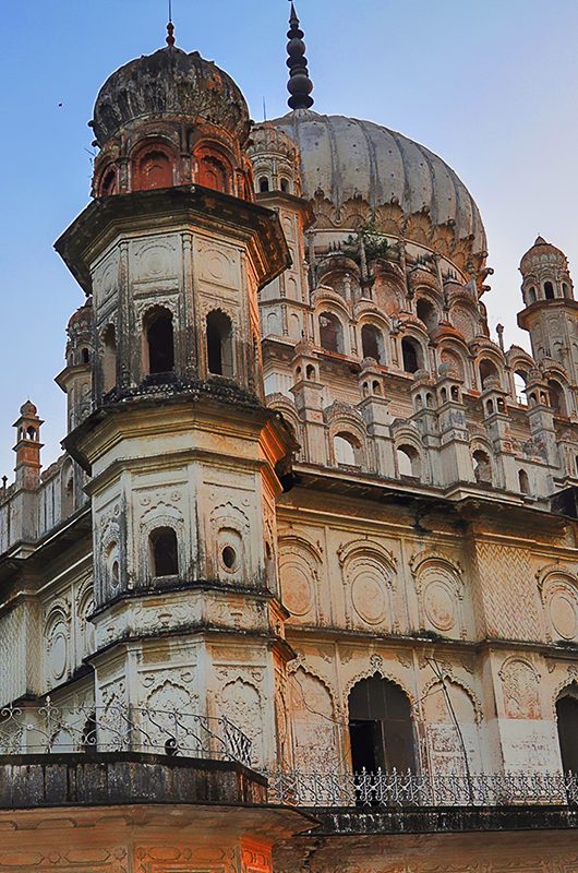 1-tomb-of-bahu-begum-ayodhya-uttar-pradesh-attr-nearby