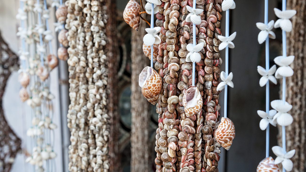 Seashell decorations and souvenirs at market in Mamallapuram, Tamil Nadu, India