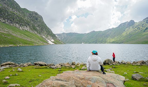 The Tarsar Marsar Lake trek is one of the prettiest treks in our country, provided you time it ... Kashmir Great Lakes is a lot tougher than the Tarsar Marsar trek, india, tourist and hikers