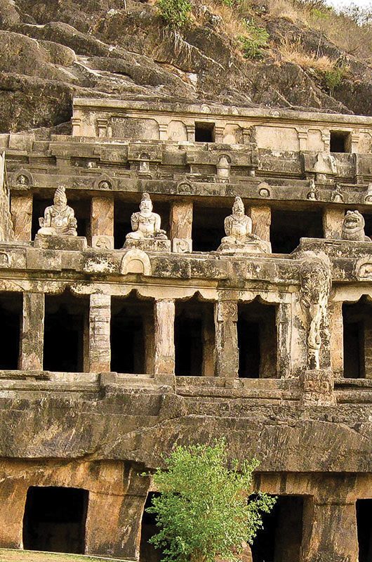 1-undavalli-caves-guntur-andhra-pradesh-attr-nearby