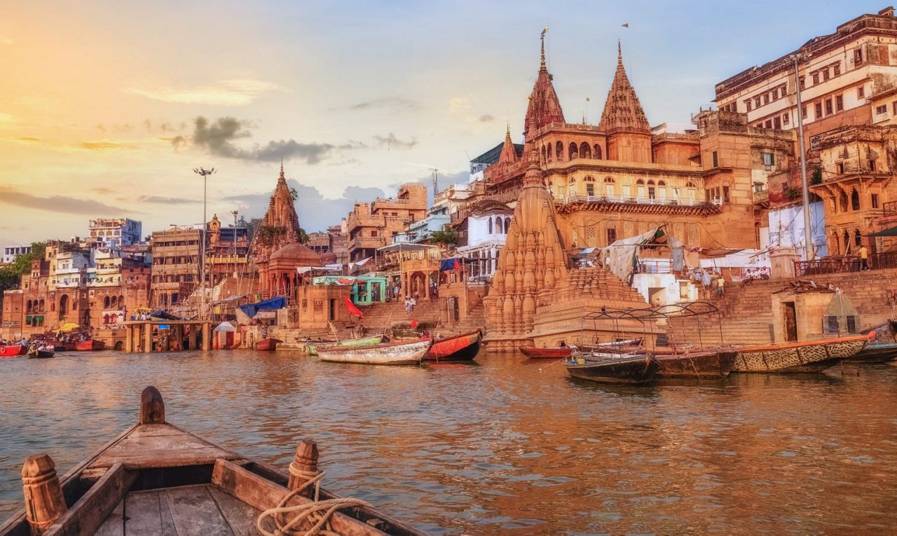 10-unmissable-travel-and-food-experiences-in-varanasi3-2-ganga-extr-blog-hero