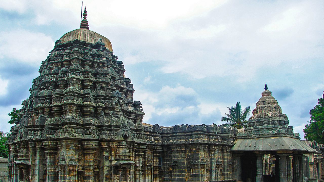 2-amruteshwar-temple-annigeri-dharwad-karnataka-attr-hero