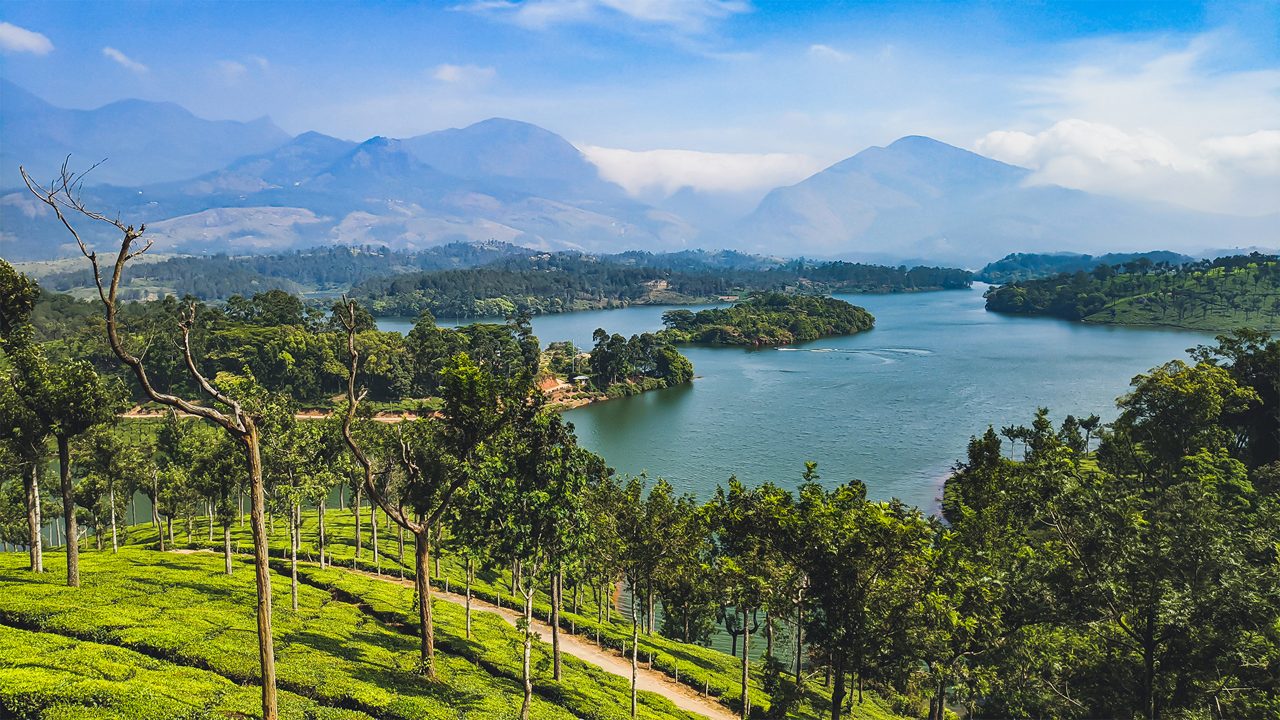 Scenic beauty of Anayirankal Dam located in Munnar. 