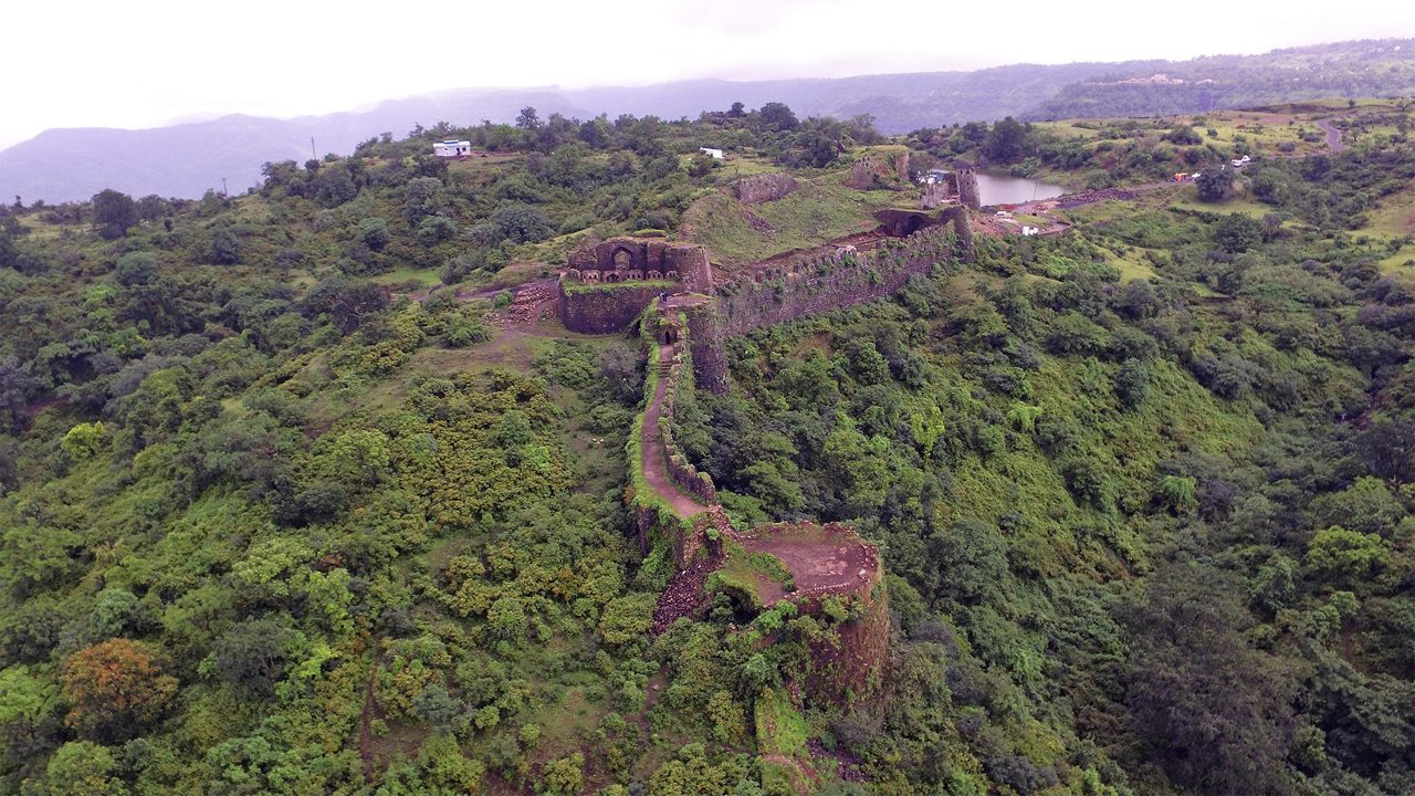 2-gawligarh-fort-amravati-maharashtra-attr-hero