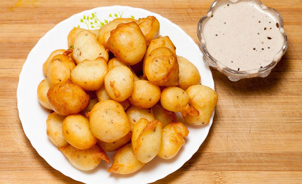 bonda snack with chutney. Indian food bonda mysore bajji, a traditional and famous snack, Mysore bonda. Goli baje also known as mangalore bajji or mangalore bonda are a popular snack from Mangalorean 