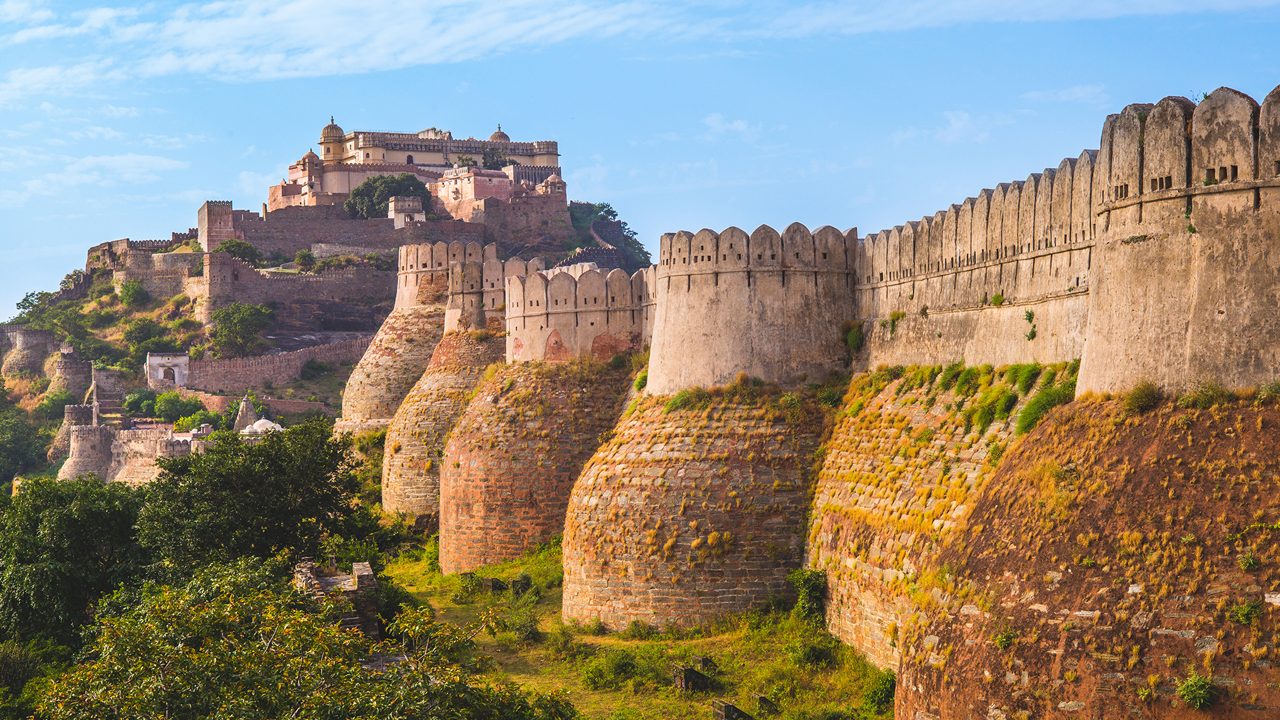 Kumbhalgarh fort and wall in rajasthan, india; Shutterstock ID 1378086938; purchase_order: -; job: -; client: -; other: -