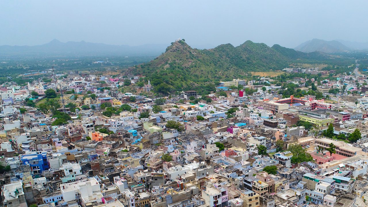 Pushkar Holy City in anticipation of the night, Rajasthan, India, Asia