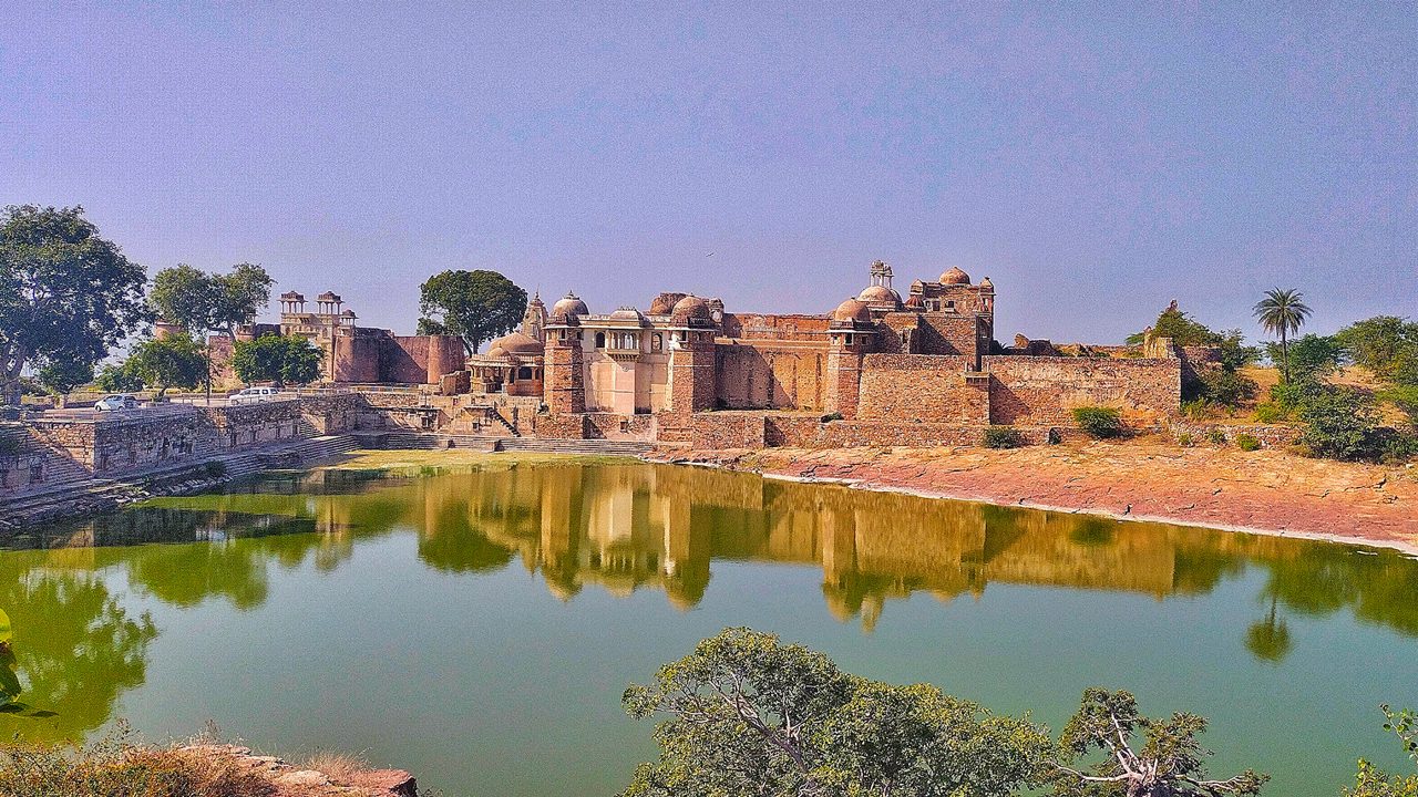 2-ratan-singh-palace-pic-chittorgarh-rajasthan-attr-hero