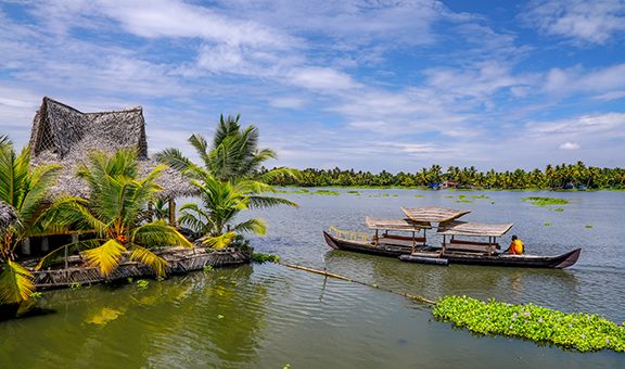 3-vembanad-lake-kumarakom-kerala-rural-activity