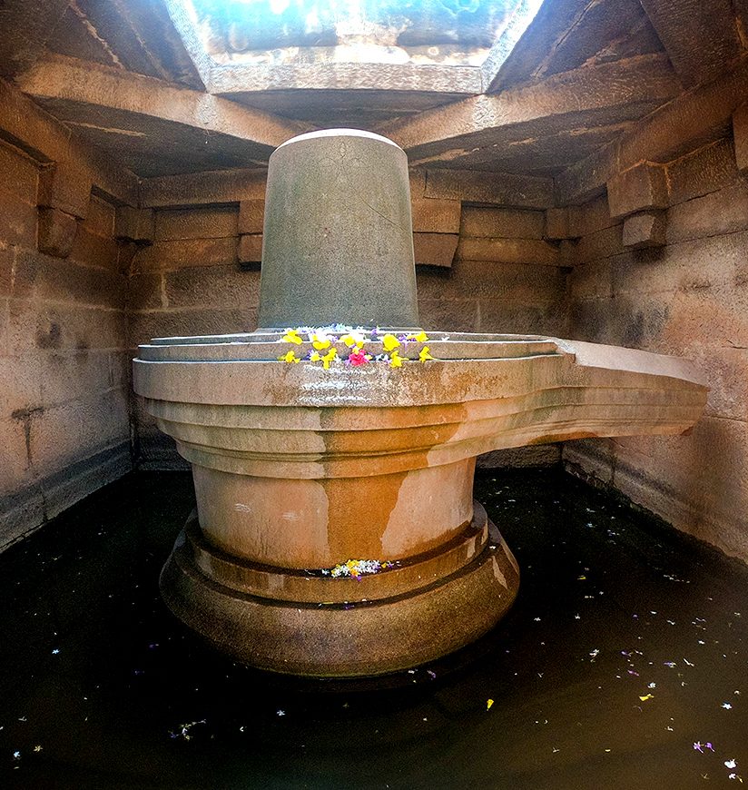 Badavilinga Temple, Hampi â€“ A Shrine for Shiva. 