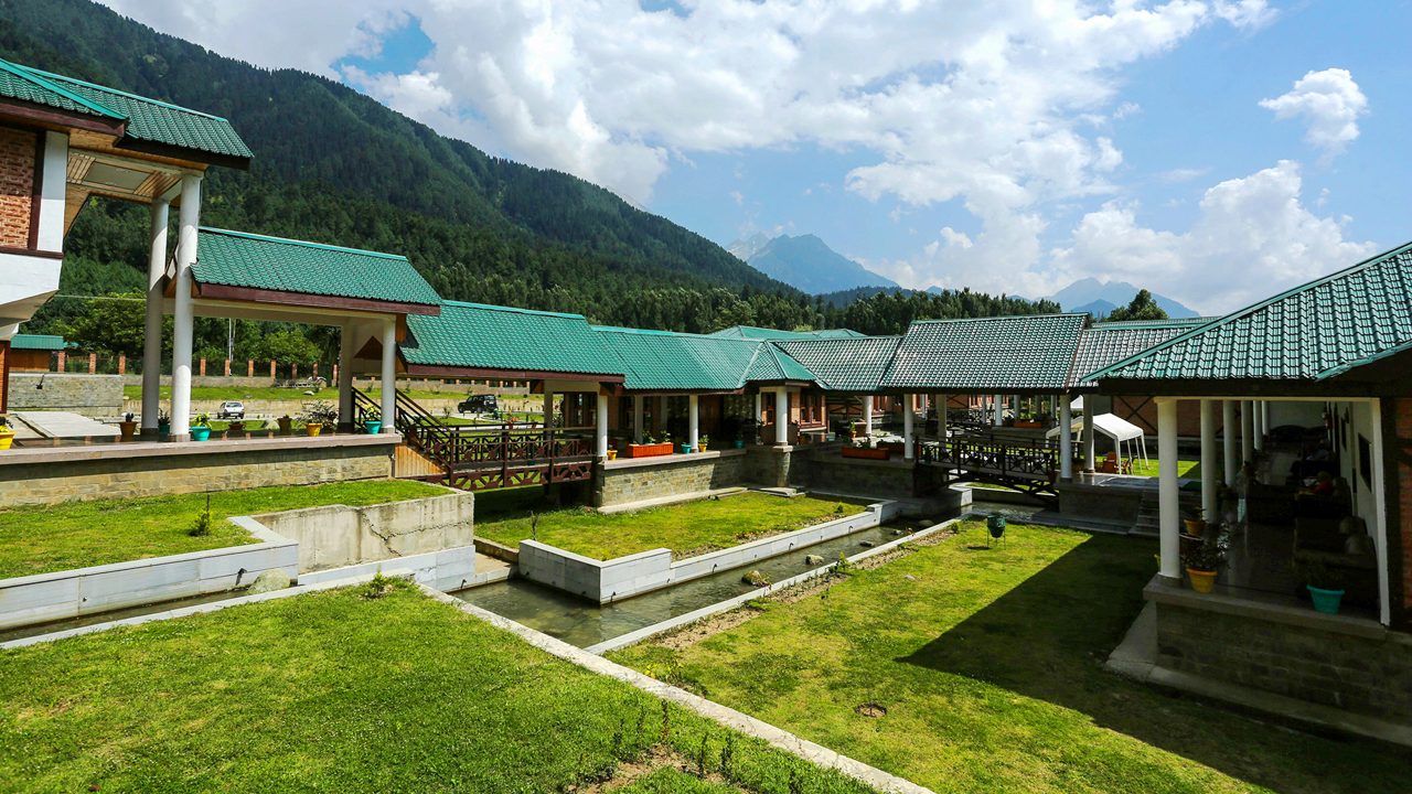 5-pahalgam-club-pahalgam-jammu-and-kashmir-city-hero-new