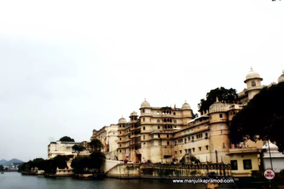 perfect-pre-wedding-shoot-ideas-to-pose-in-udaipur-2