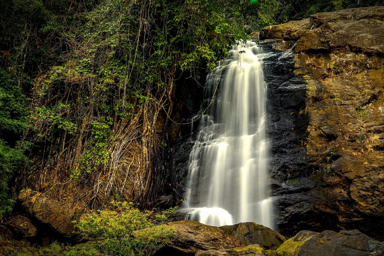 Sentinel-Rock-Waterfalls_Wayanad_Kerala
