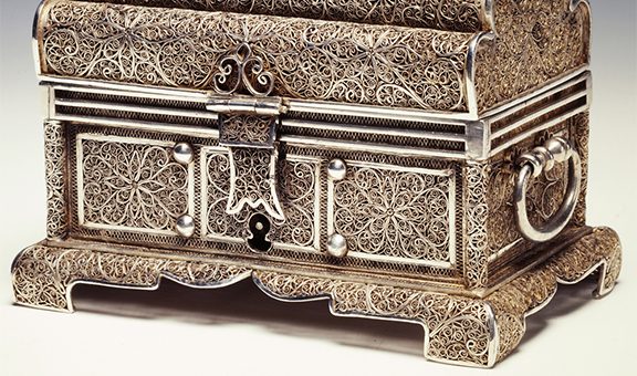 little masterpiece of art in golden or silver filigree. casket