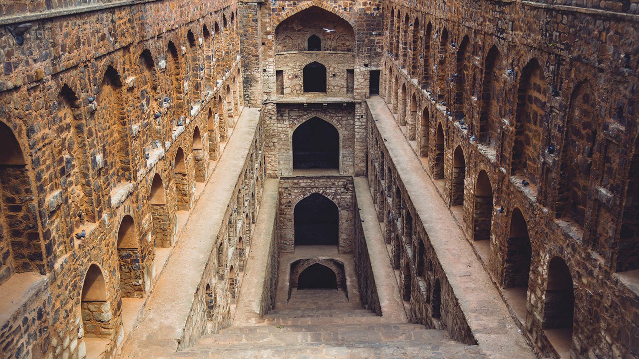 agrasen-ki-baoli-delhi-attr-hero