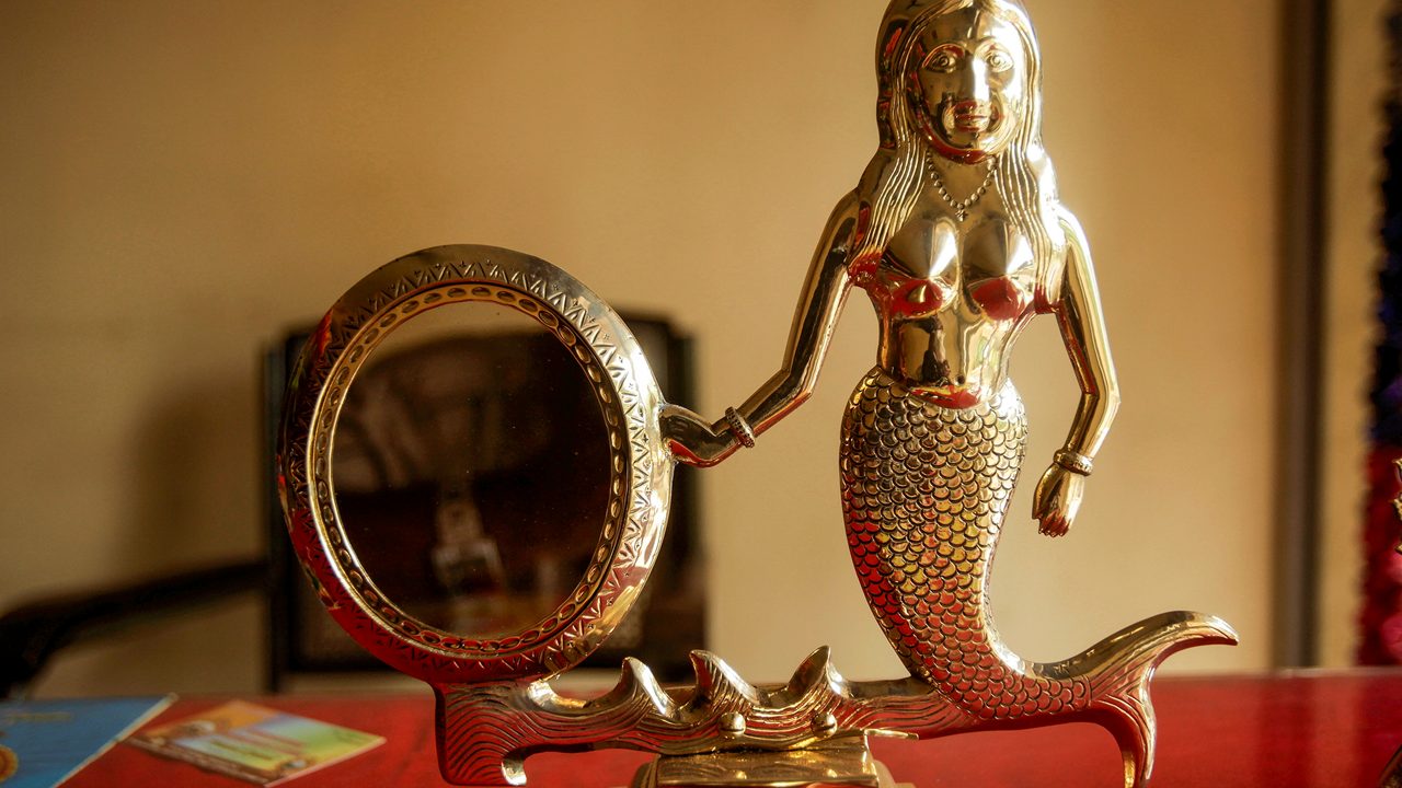 Aranmula Kannadi, meaning the Aranamula mirror, is a handmade metal - alloy mirror, made in Aranmula in state of Kerala, India. Aranmula mirror are the most unique 300 year old Metal Mirror.